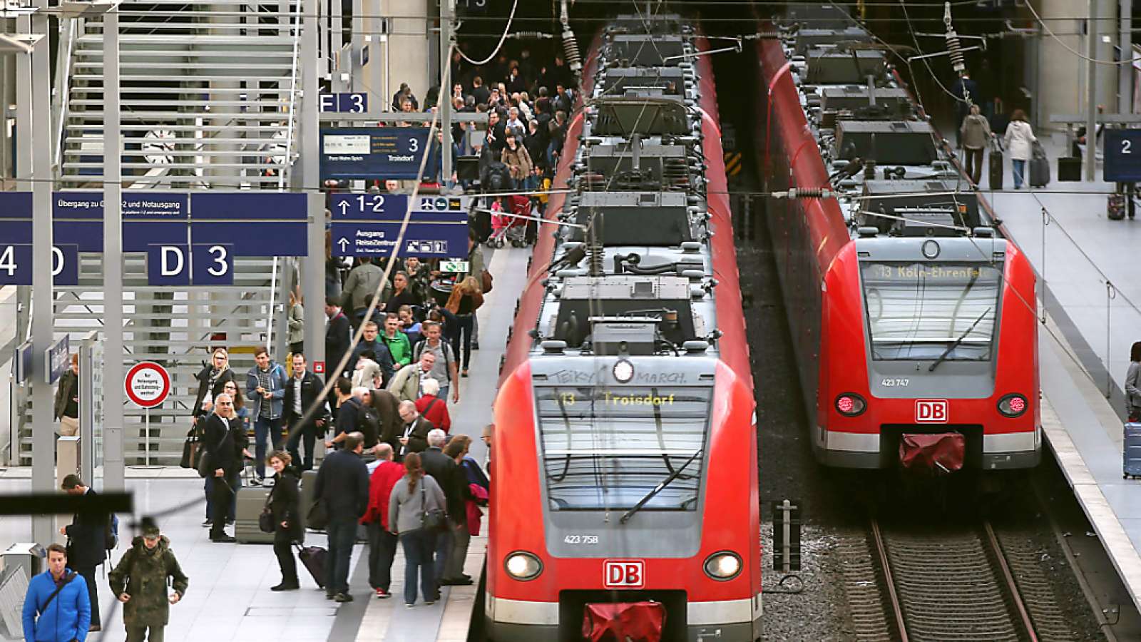 Der deutsche Arbeitsmarkt zieht an: Die Deutsche Bahn sucht mit einer neun Kampagne händeringend nach neuen Mitarbeitern.