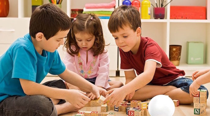 DOSS: Tragbarer Bluetooth-Lautsprecher mit Stimmungslicht