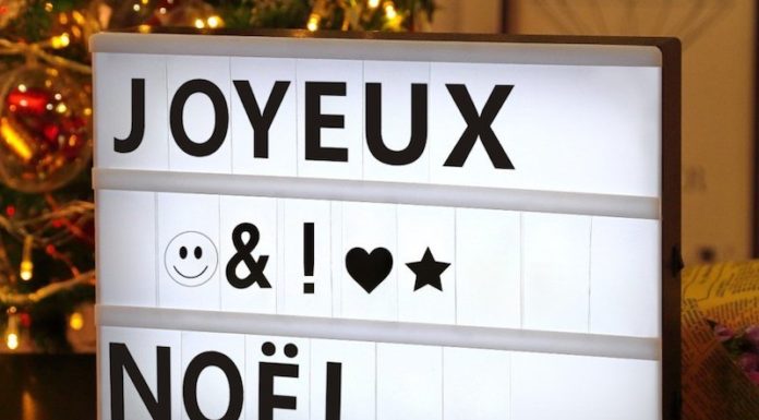 Stylischer Lichtkasten für Kino-Ambiente zu Hause